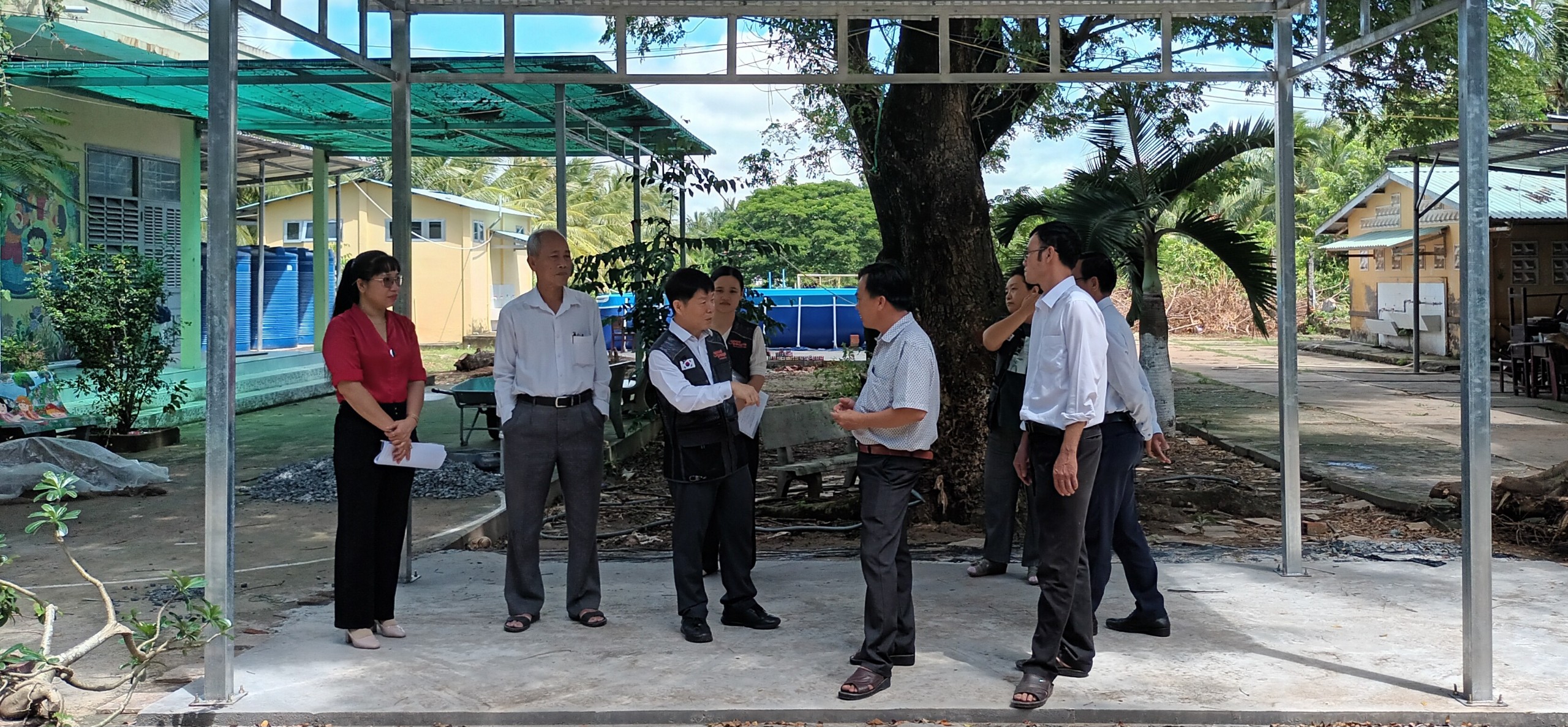 The cooperation and contribution of foreign non-governmental organizations in supporting Ben Tre province in responding to drought and saltwater intrusion