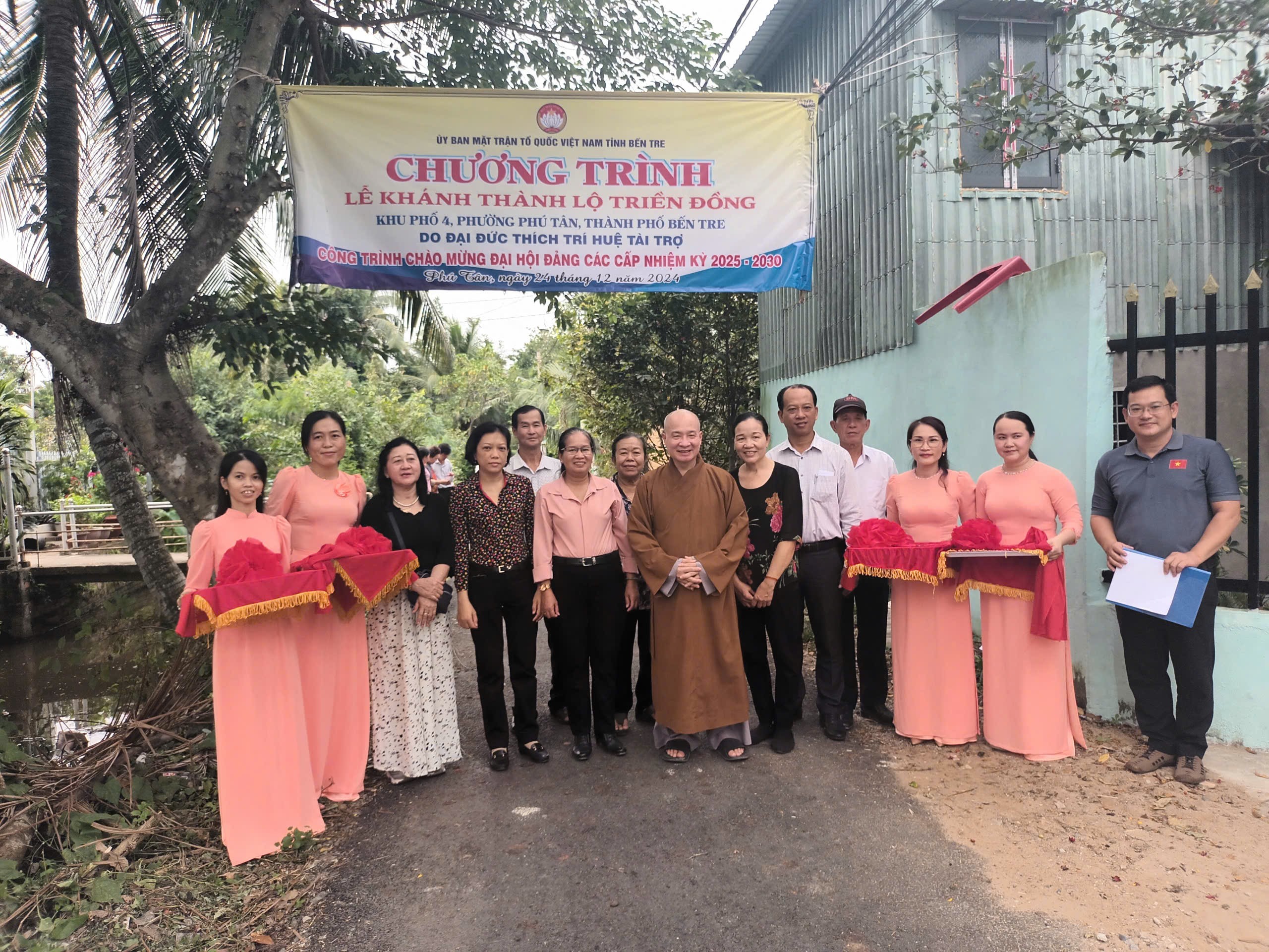 Khánh thành đường giao thông trên địa bàn thành phố Bến Tre và bàn giao 02 căn nhà đại đoàn kết trên địa bàn huyện Châu Thành